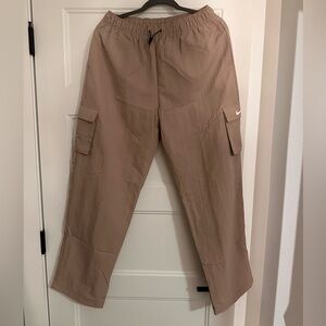 Nike Sportswear Essential
Women's High-Rise Woven Cargo Pants in Pink